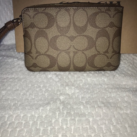 Coach wristlet - Picture 9 of 16